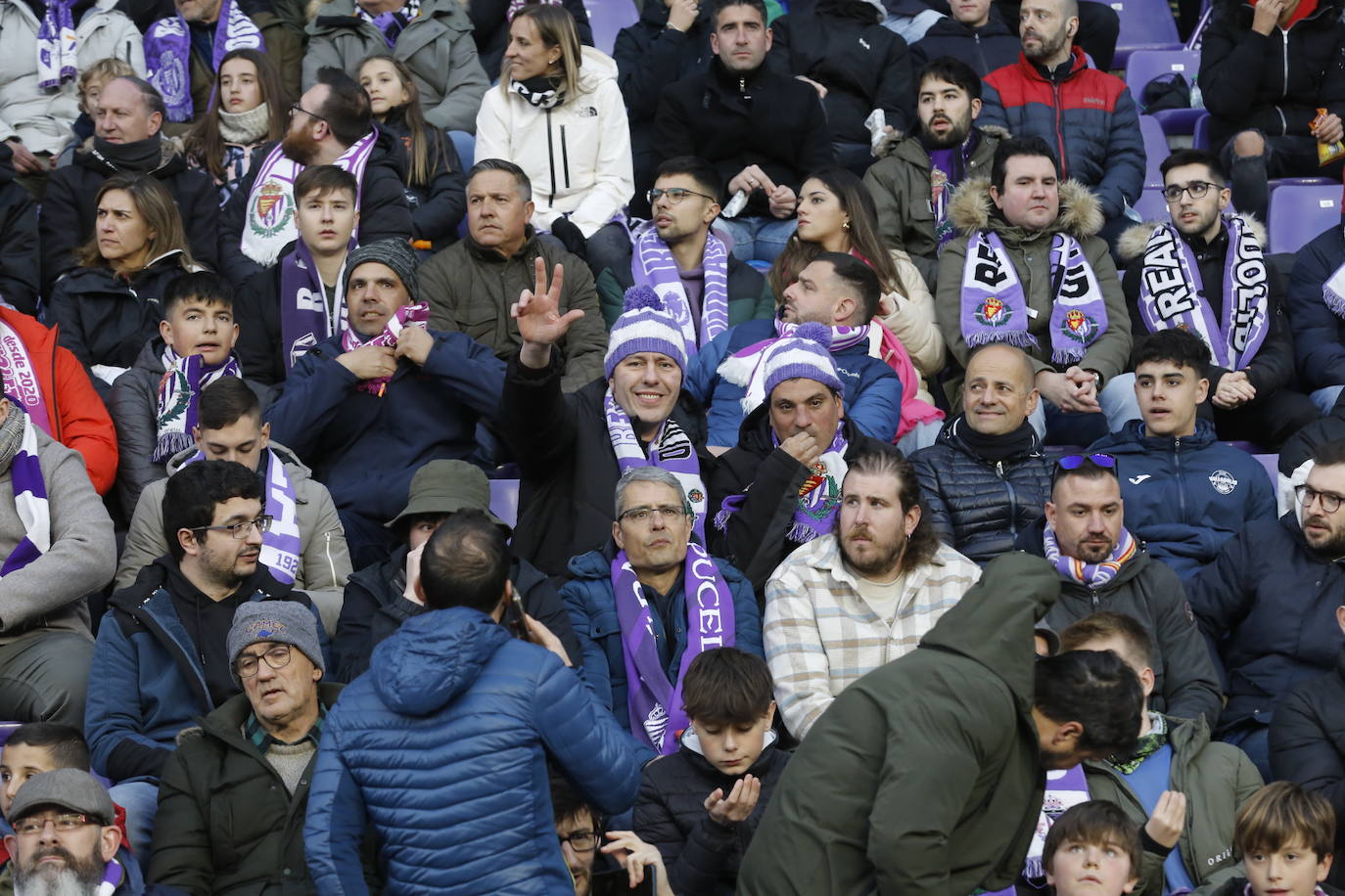 Fotos: Búscate en la grada del partido del Real Valladolid ante Osasuna (5/5)