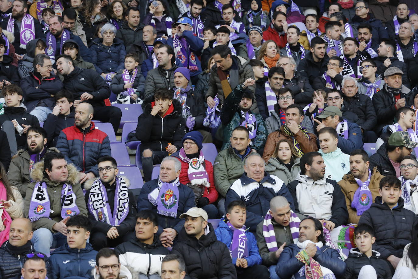 Fotos: Búscate en la grada del partido del Real Valladolid ante Osasuna (5/5)