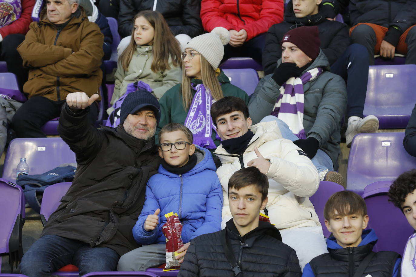 Fotos: Búscate en la grada del partido del Real Valladolid ante Osasuna (5/5)