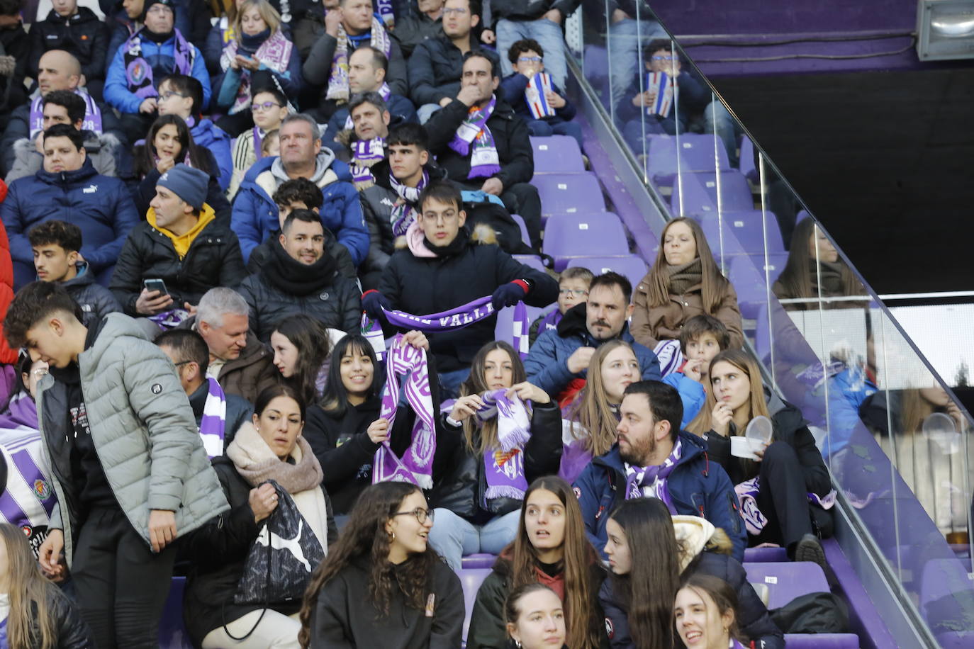 Fotos: Búscate en la grada del partido del Real Valladolid ante Osasuna (5/5)