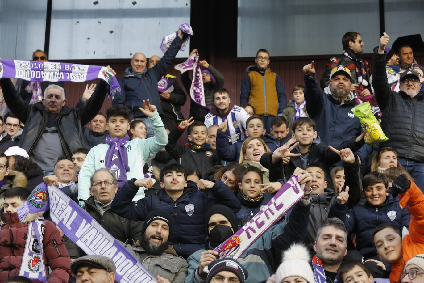 Fotos: Búscate en la grada del partido del Real Valladolid ante Osasuna (1/5)