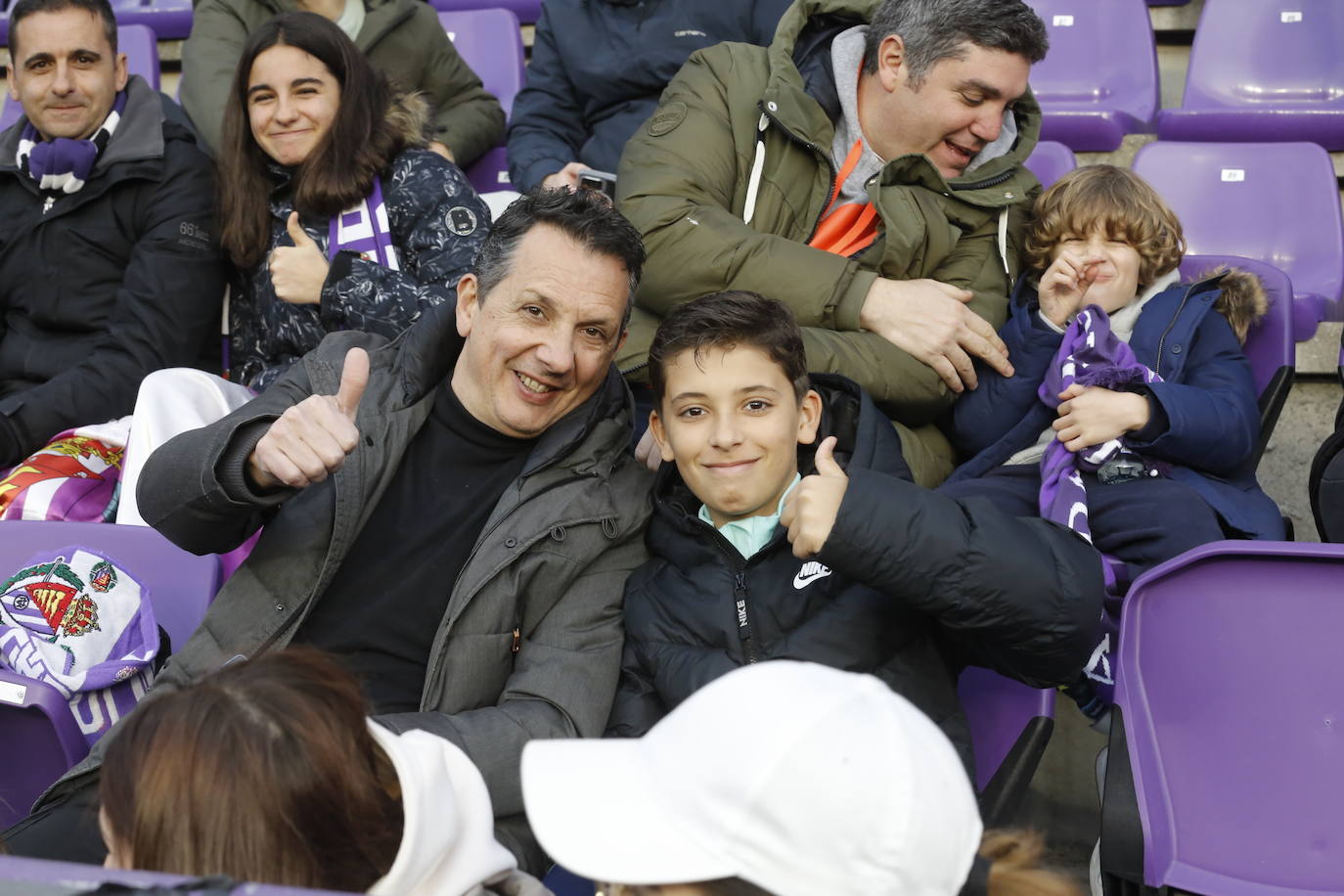 Fotos: Búscate en la grada del partido del Real Valladolid ante Osasuna (2/5)