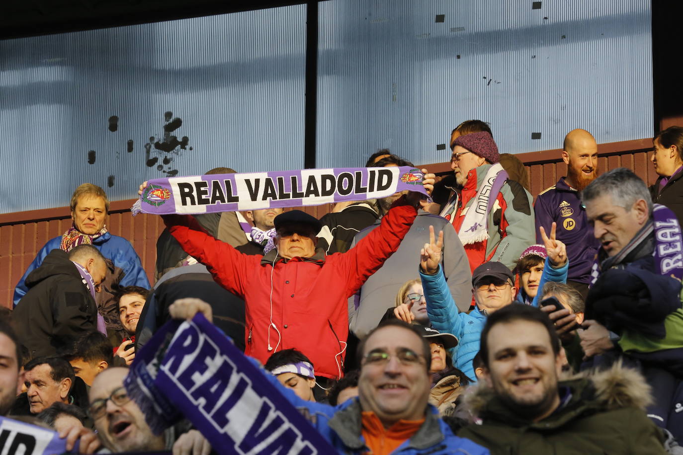 Fotos: Búscate en la grada del partido del Real Valladolid ante Osasuna (2/5)