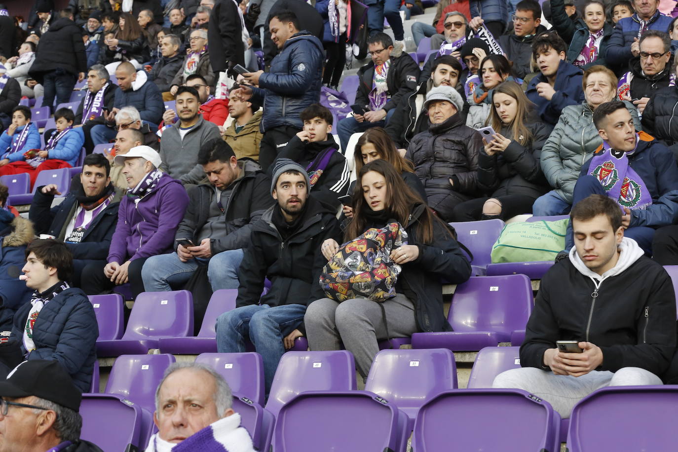 Fotos: Búscate en la grada del partido del Real Valladolid ante Osasuna (2/5)