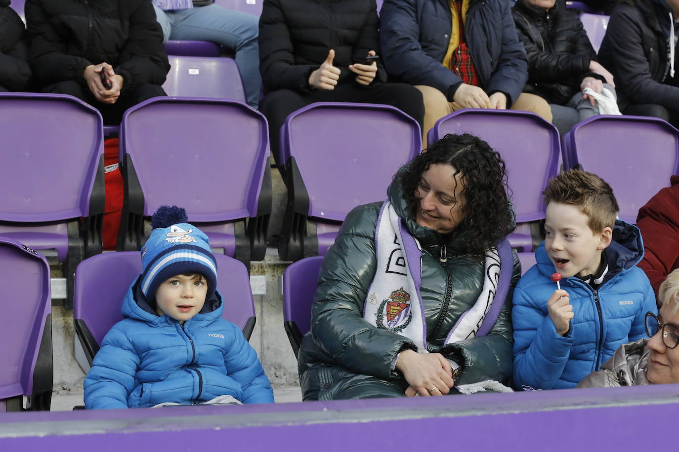 Fotos: Búscate en la grada del partido del Real Valladolid ante Osasuna (2/5)