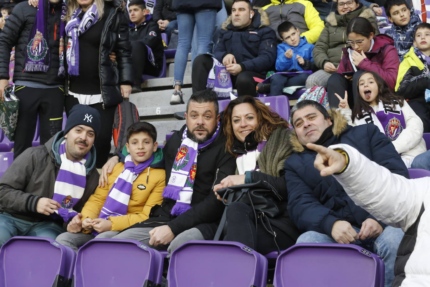 Fotos: Búscate en la grada del partido del Real Valladolid ante Osasuna (2/5)