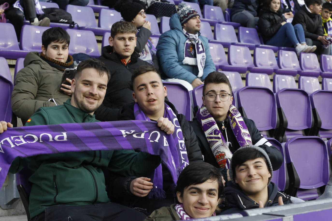 Fotos: Búscate en la grada del partido del Real Valladolid ante Osasuna (3/5)