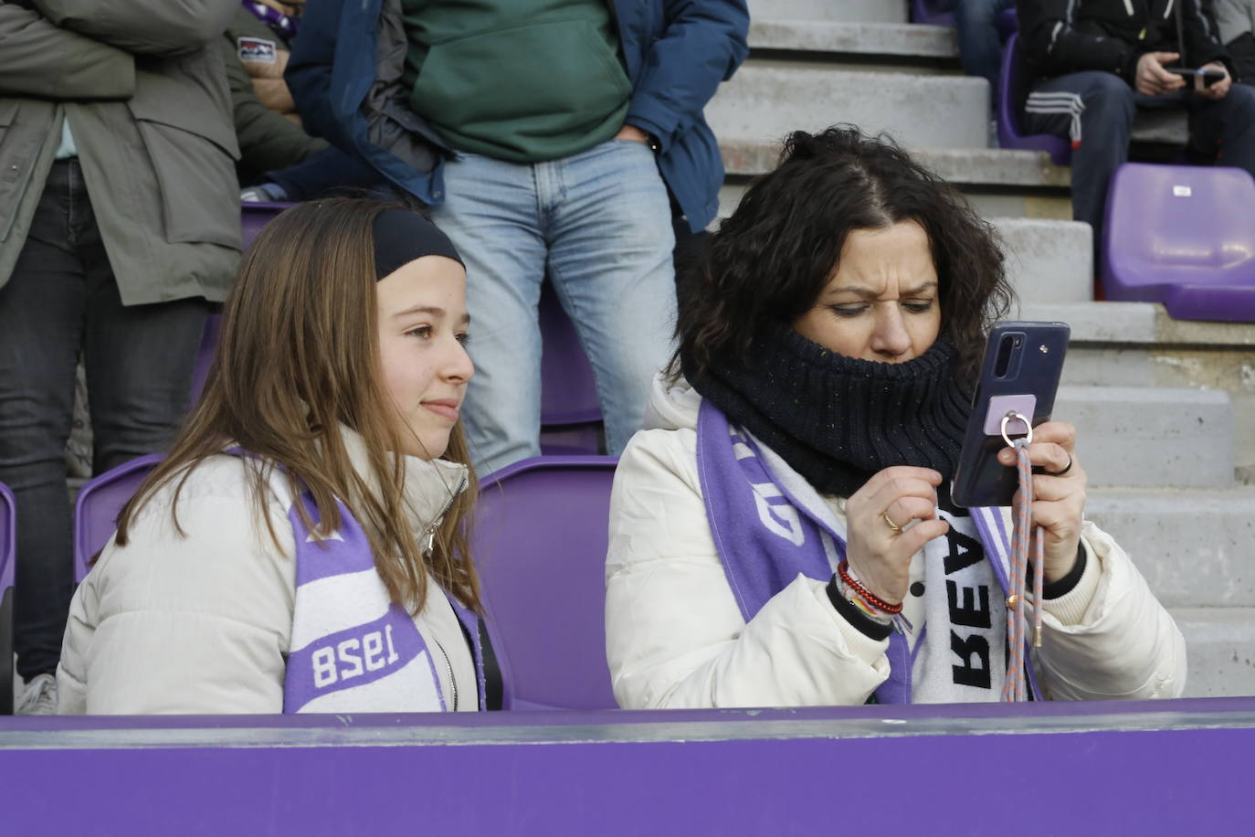 Fotos: Búscate en la grada del partido del Real Valladolid ante Osasuna (3/5)