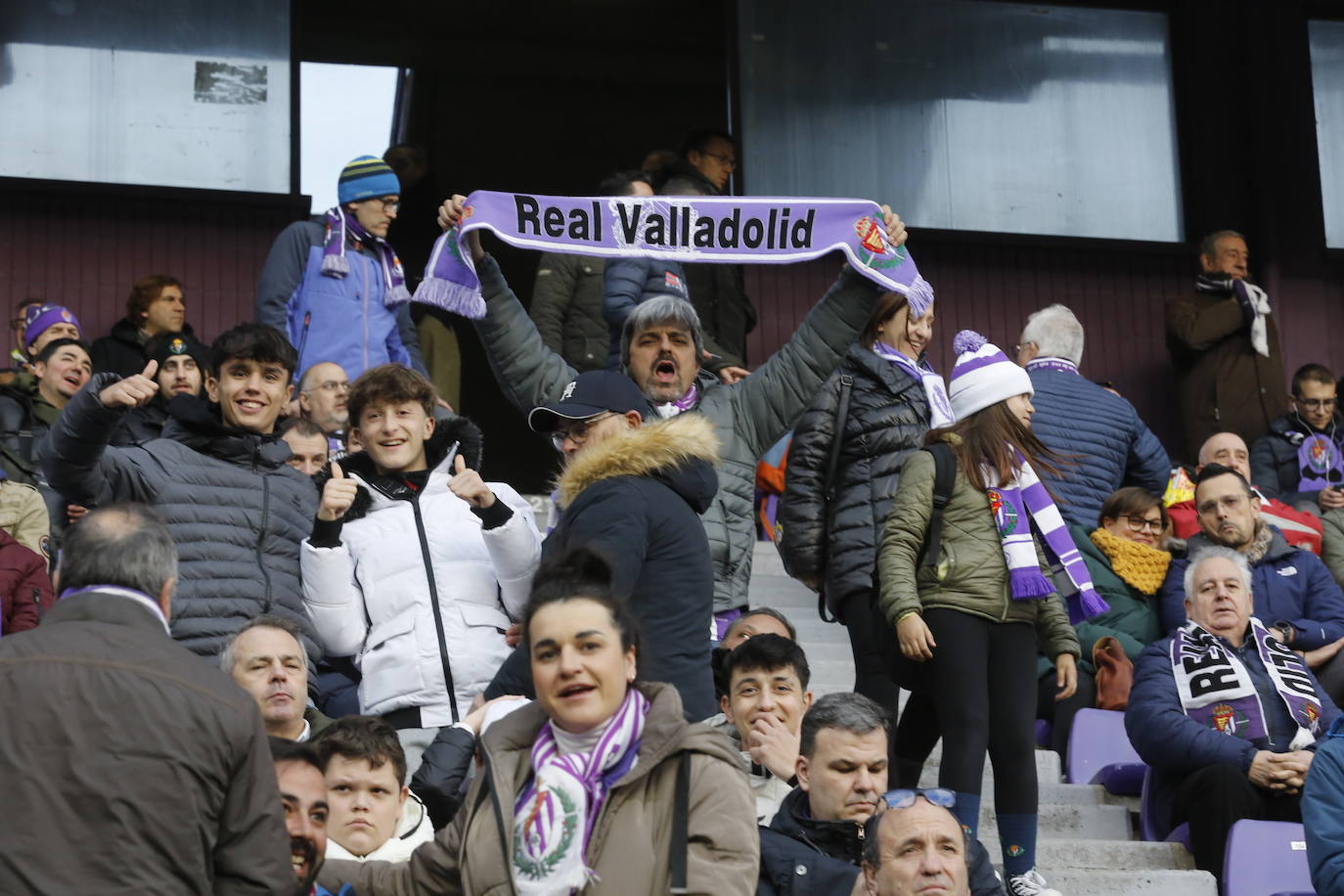 Fotos: Búscate en la grada del partido del Real Valladolid ante Osasuna (3/5)