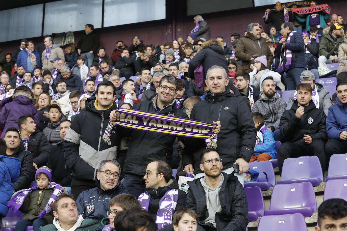 Fotos: Búscate en la grada del partido del Real Valladolid ante Osasuna (3/5)