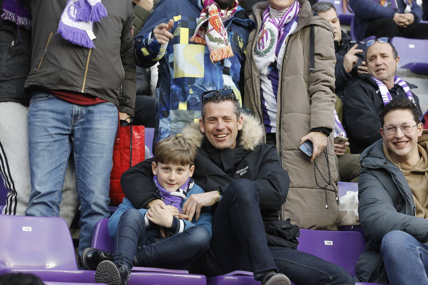 Fotos: Búscate en la grada del partido del Real Valladolid ante Osasuna (3/5)