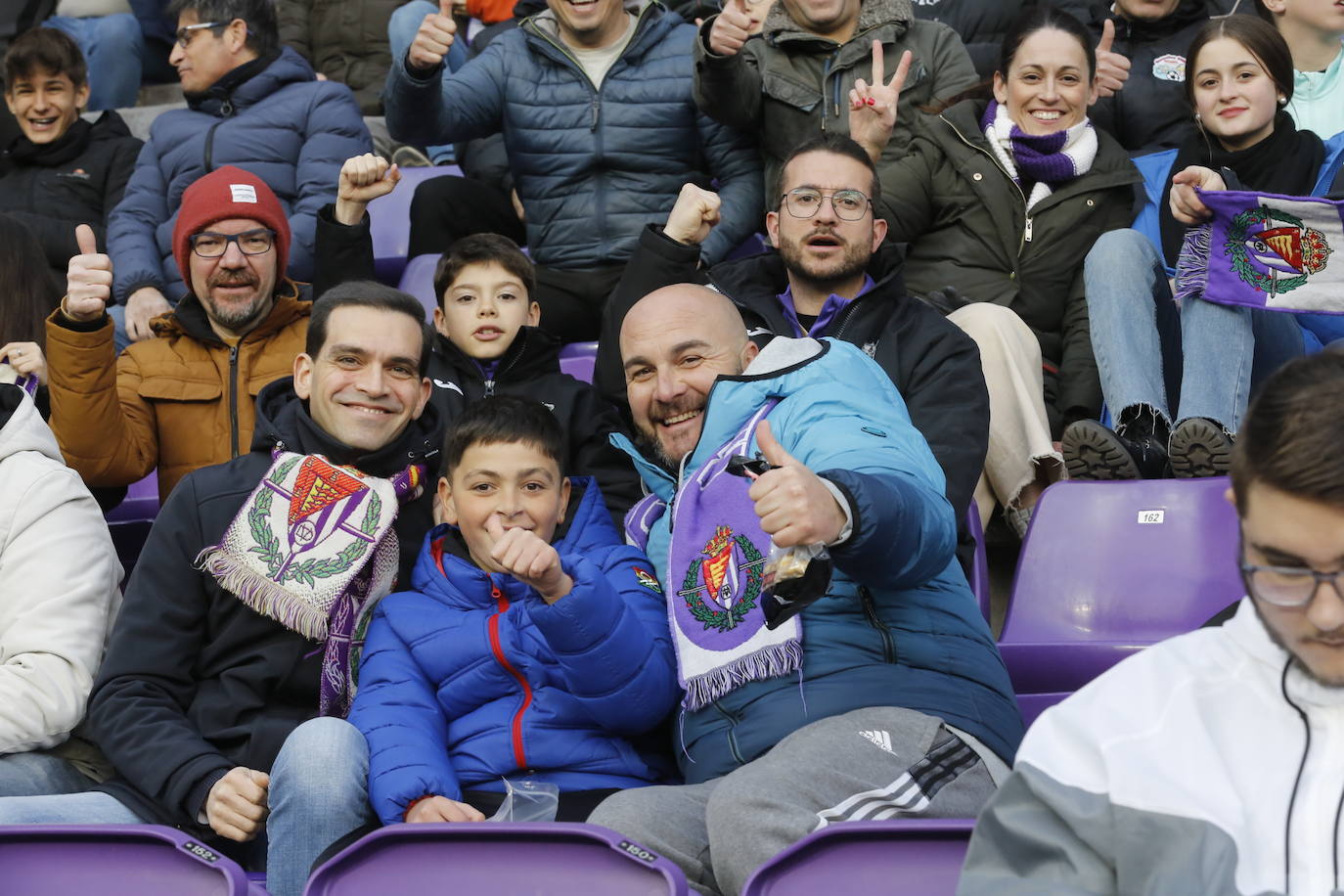 Fotos: Búscate en la grada del partido del Real Valladolid ante Osasuna (3/5)