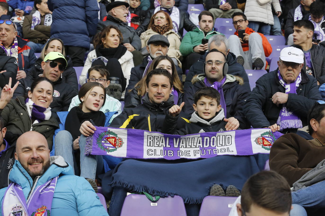 Fotos: Búscate en la grada del partido del Real Valladolid ante Osasuna (3/5)