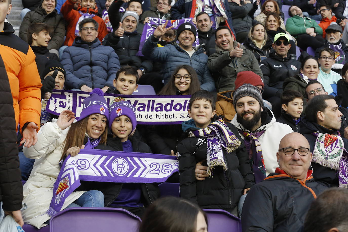 Fotos: Búscate en la grada del partido del Real Valladolid ante Osasuna (4/5)