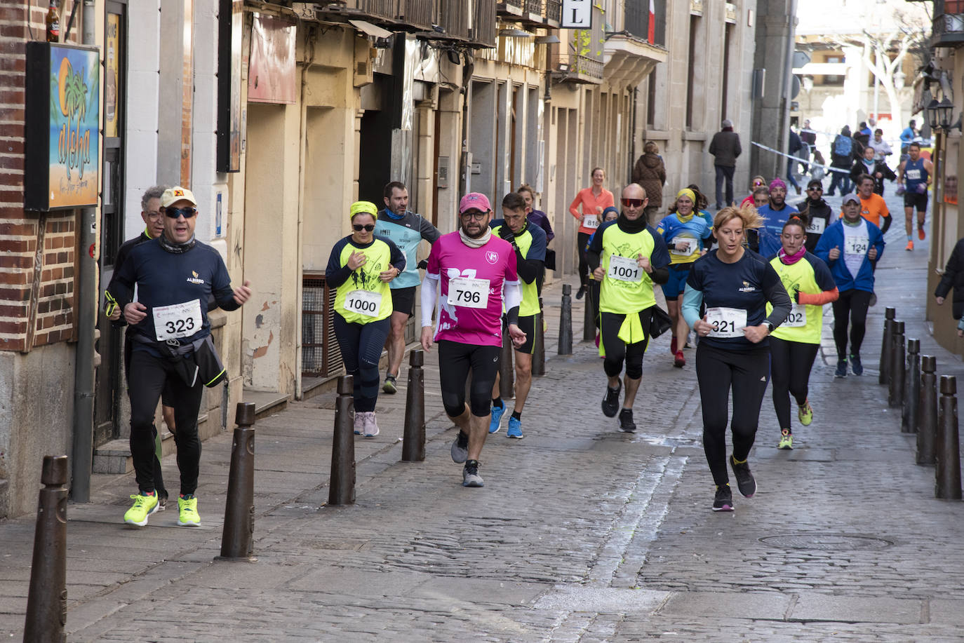Álvaro Conde ha sido el primero en cruzar la línea de meta situada en el Azoguejo de Segovia. 