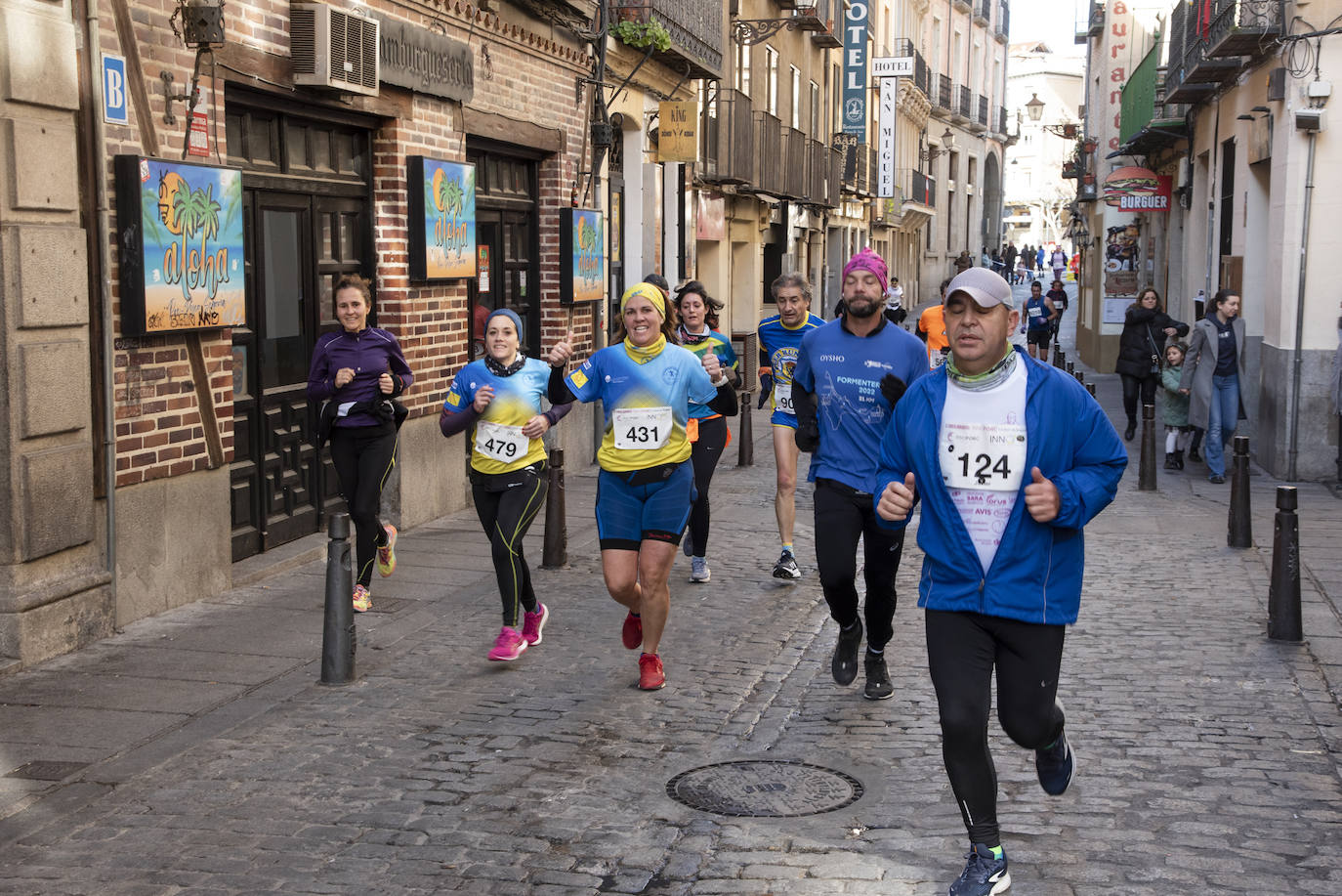 Álvaro Conde ha sido el primero en cruzar la línea de meta situada en el Azoguejo de Segovia. 