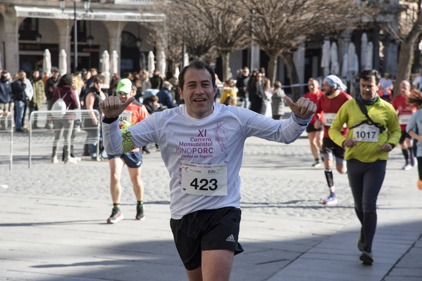 Álvaro Conde ha sido el primero en cruzar la línea de meta situada en el Azoguejo de Segovia. 