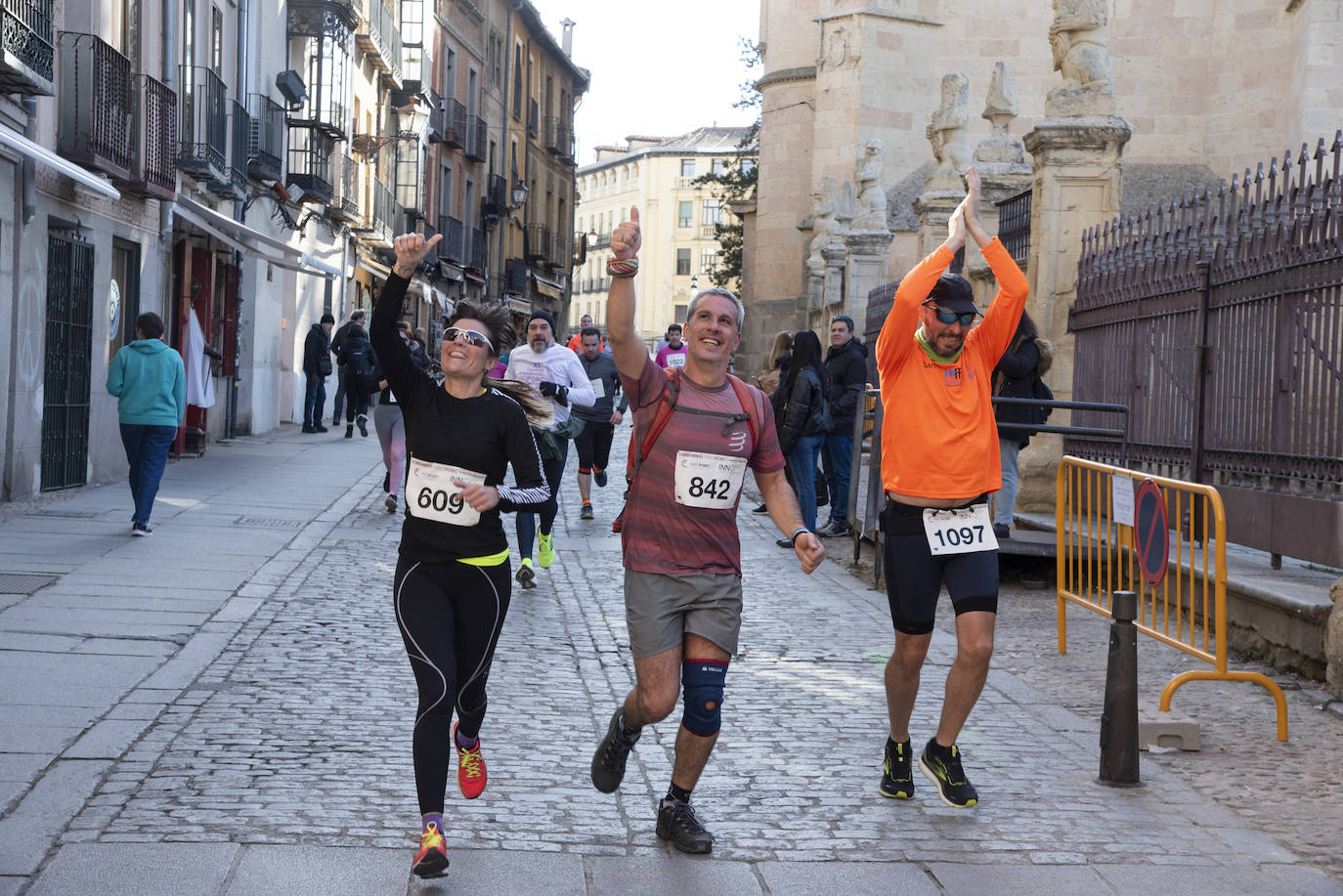 Álvaro Conde ha sido el primero en cruzar la línea de meta situada en el Azoguejo de Segovia. 