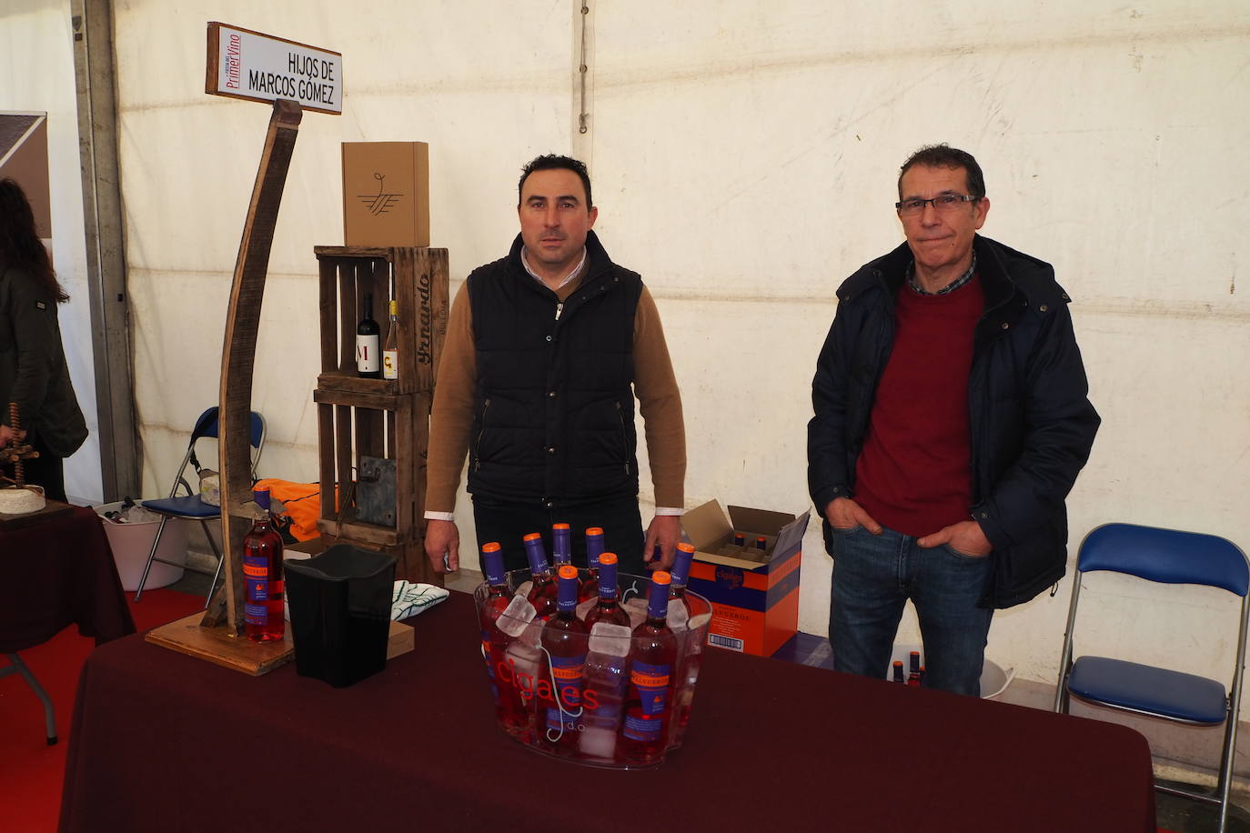 Subasta de la taza de plata, emblema de Mucientes, durante la Fiesta del Primer Vino 