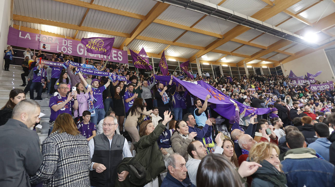 El público palentino llevó al Zunder Palencia hasta la victoria con su apoyo