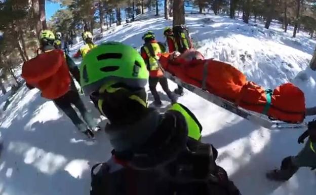 La Guardia Civil rescata en Navacerrada a una mujer que se cayó del trineo