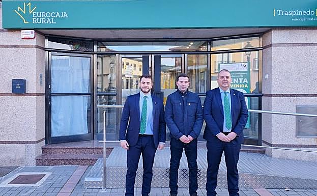 Pedro Arribas, el alcalde Javier Fernández y Antonio José Pérez.