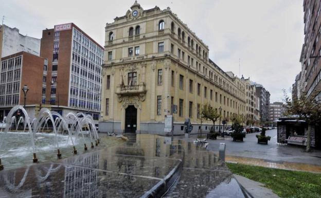 Antigua sede de la Agencia Tributaria, en el número 5 de la plaza de Madrid.