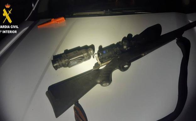 Investigan a tres hombres por cazar de noche y sin autorización del coto en Palencia