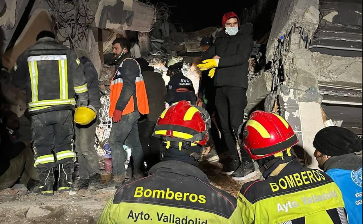 Bomberos de Valladolid que se desplazaron a Turquía.