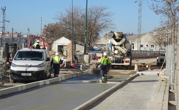 Trabajos de asfaltado del tramo de Estación entre Ferrocarril y Panaderos. 