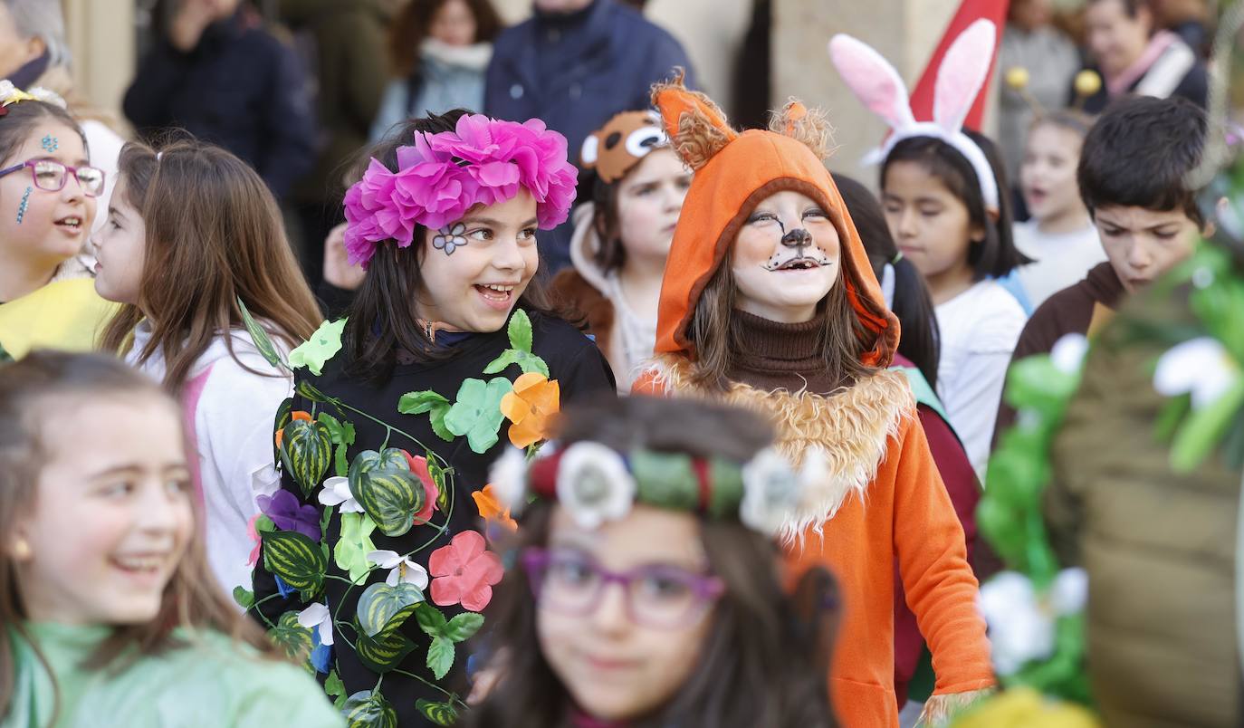 Fotos: El cambio climático en el colegio Jorge Manrique y el traje palentino, en Filipenses