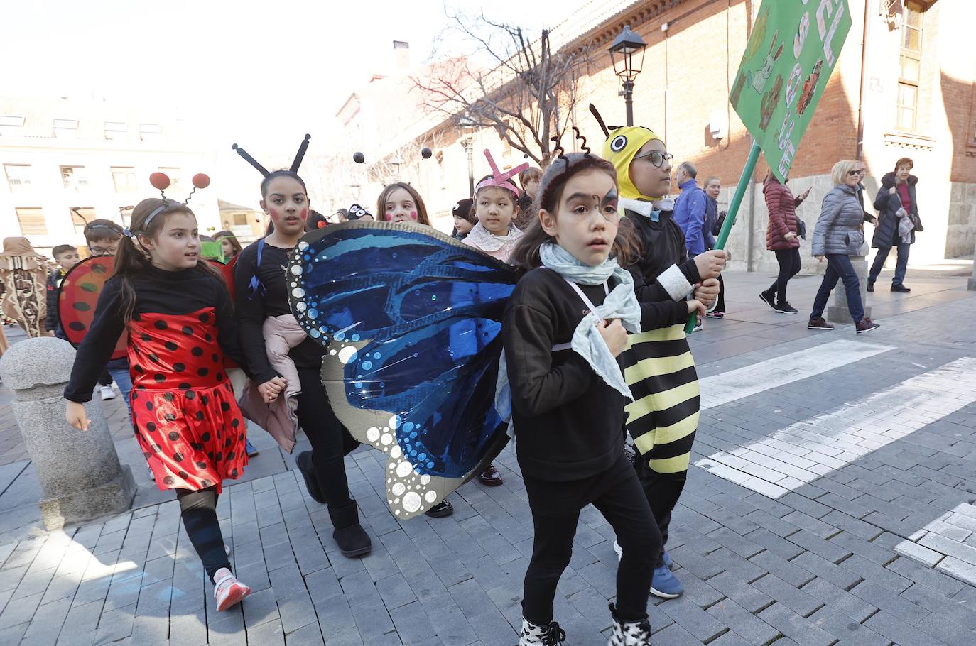 Fotos: El cambio climático en el colegio Jorge Manrique y el traje palentino, en Filipenses