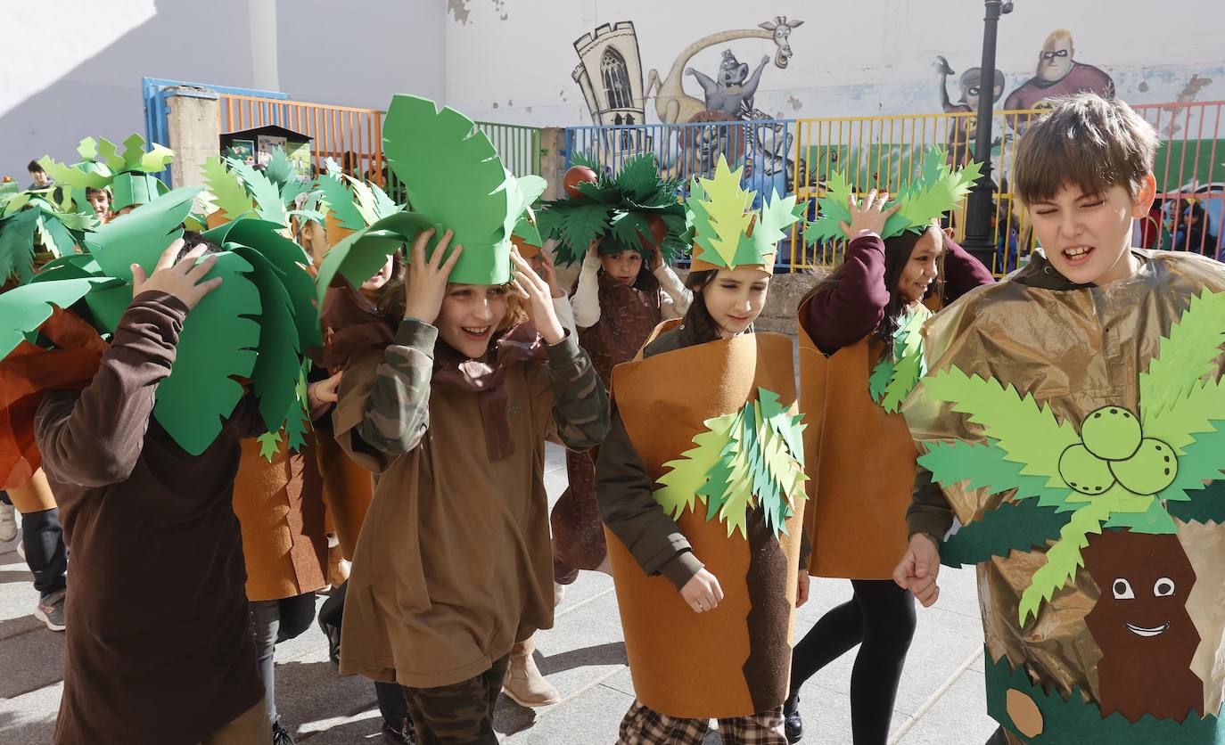 Fotos: El cambio climático en el colegio Jorge Manrique y el traje palentino, en Filipenses