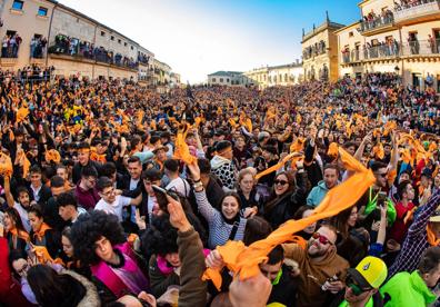 Imagen secundaria 1 - Distintos momentos del Campanazo. 