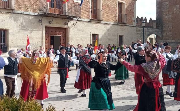 Bailes tradicionales del grupo Raíces Palentinas.