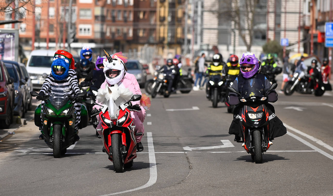 Un momento del desfile de carnaval en motos celebrado este domingo en Valladolid. 