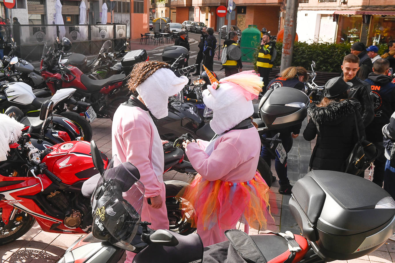 Un momento del desfile de carnaval en motos celebrado este domingo en Valladolid. 