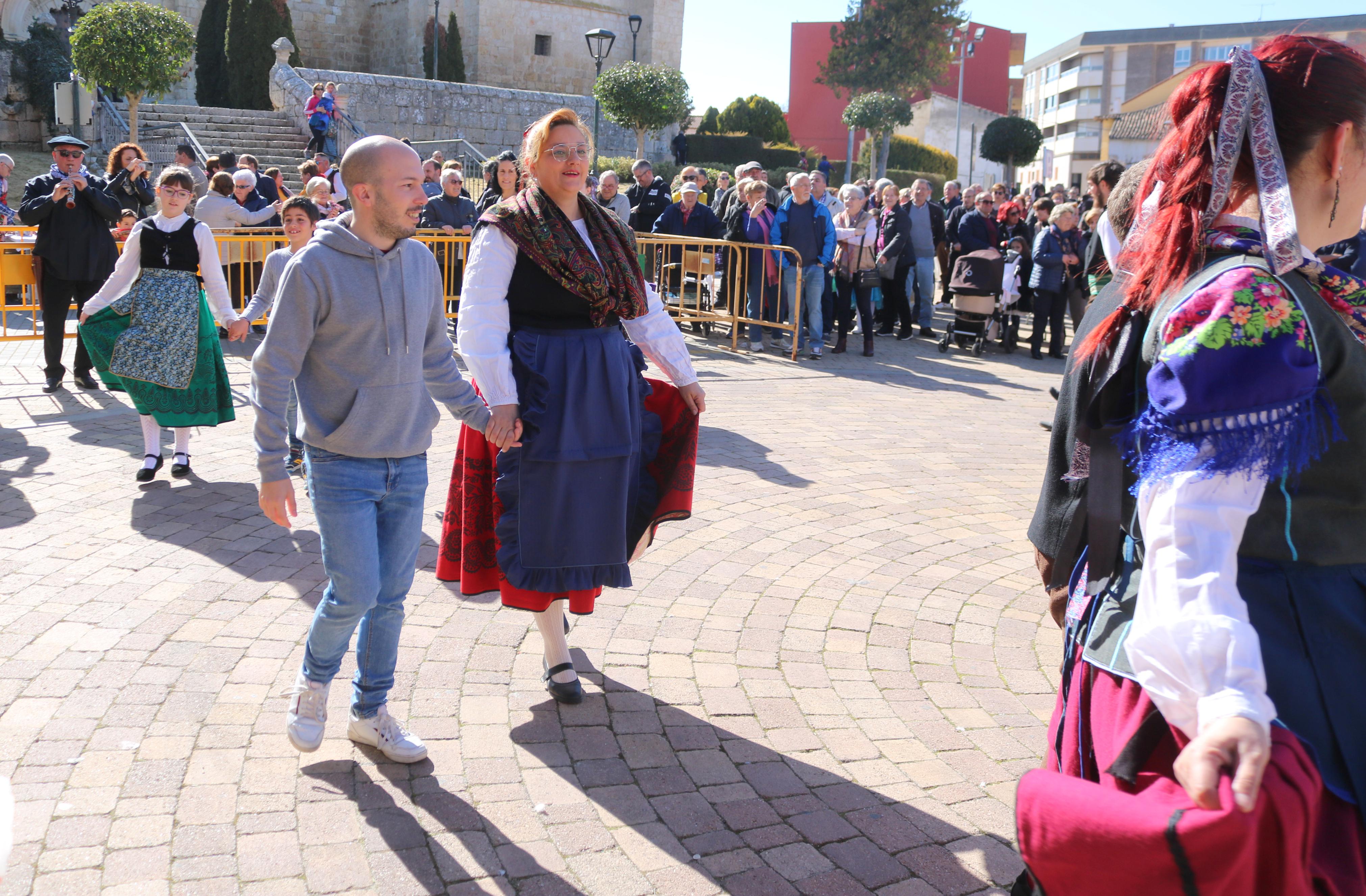 Villamuriel de Cerrato vivió una jornada festiva con música, danzas y gastronomía