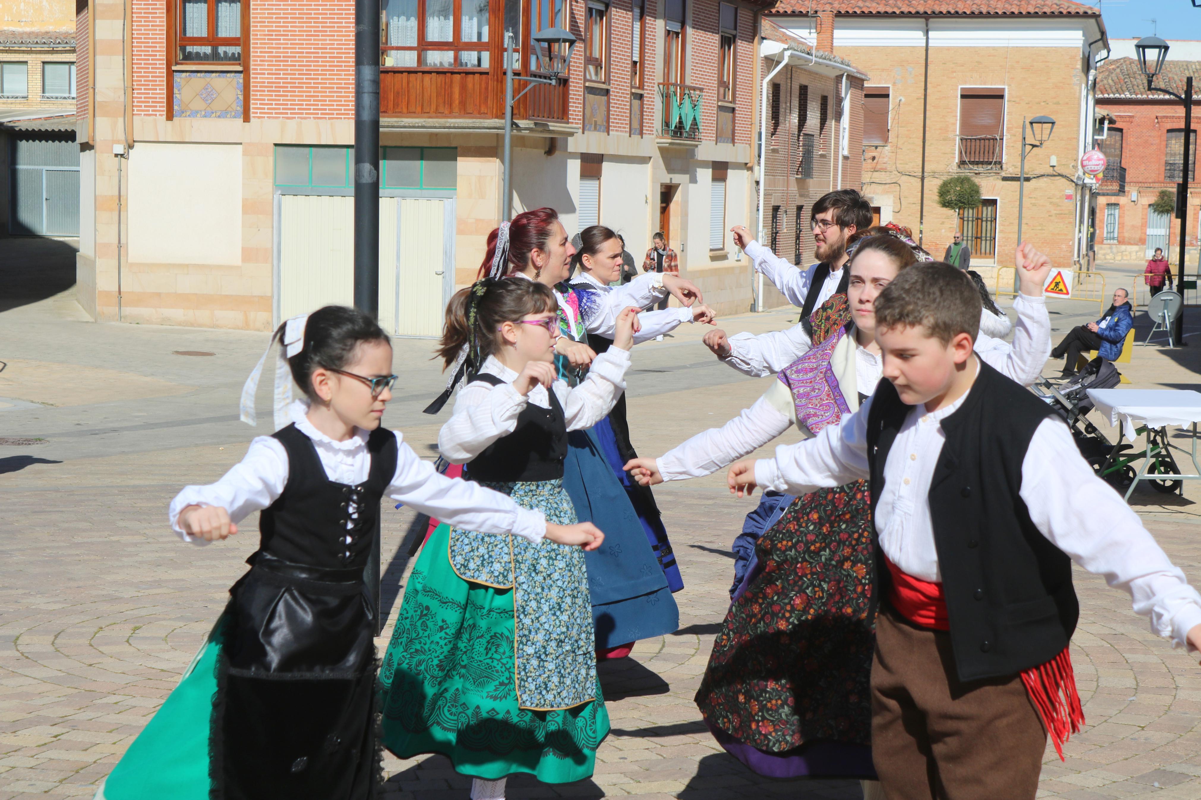 Villamuriel de Cerrato vivió una jornada festiva con música, danzas y gastronomía