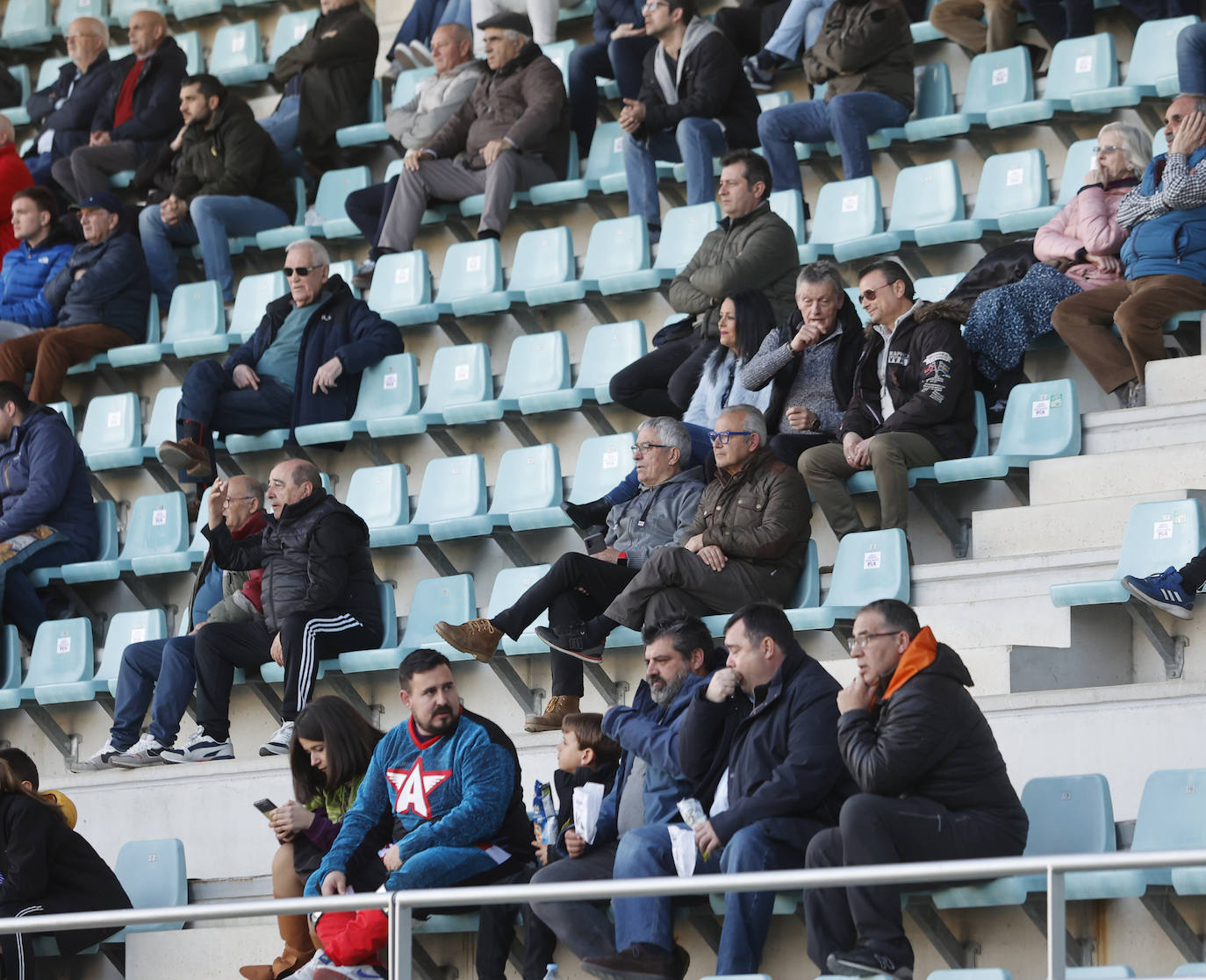 Fotos: Búscate en las gradas de La Balastera en el Palencia Cristo-Torrelavega