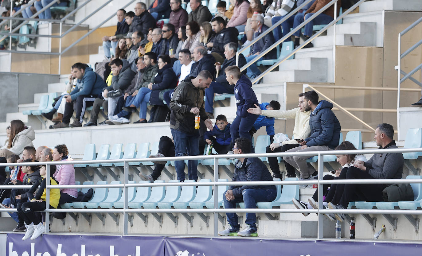 Fotos: Búscate en las gradas de La Balastera en el Palencia Cristo-Torrelavega