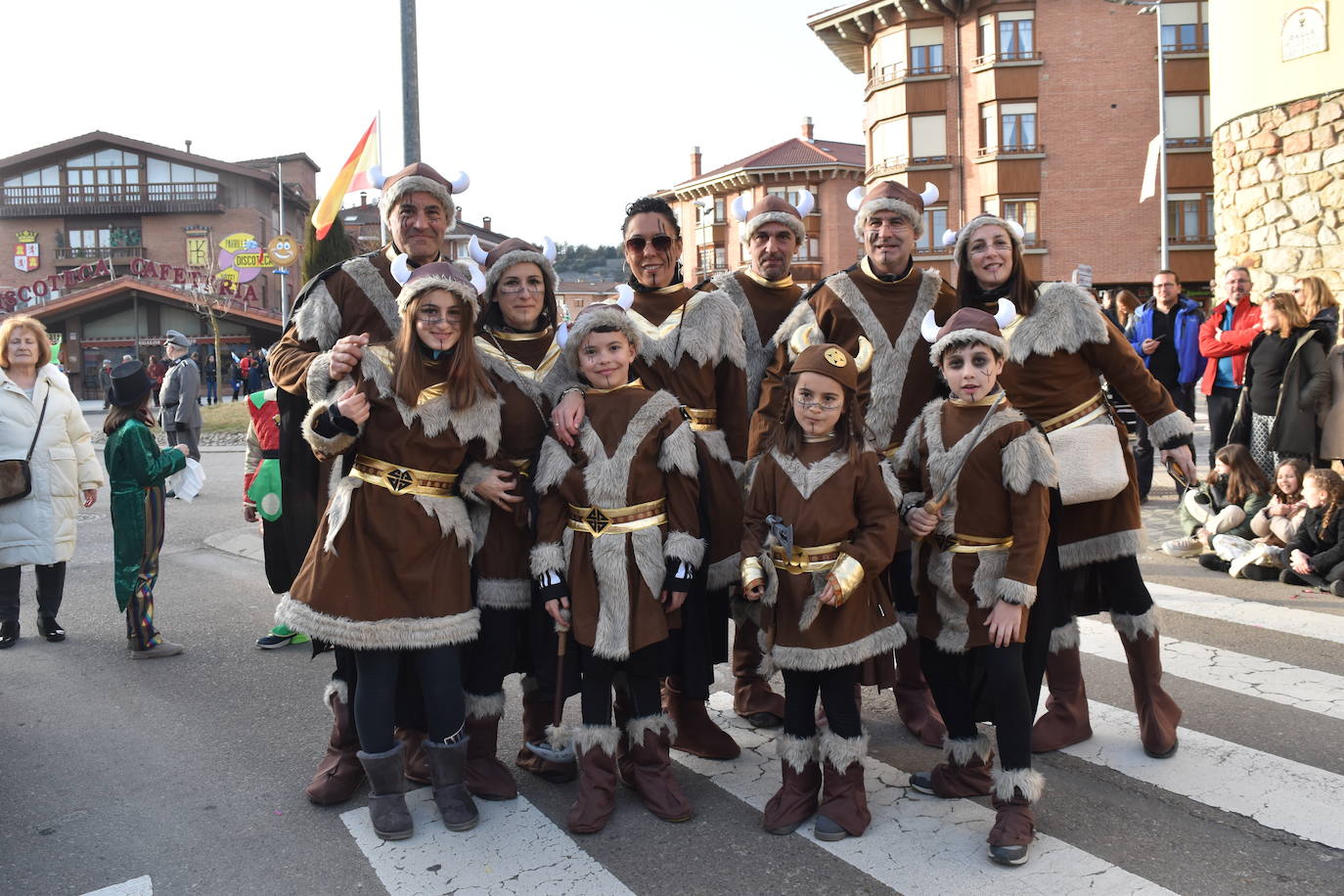 Fotos: Los niños, protagonistas del carnaval de Aguilar este domingo