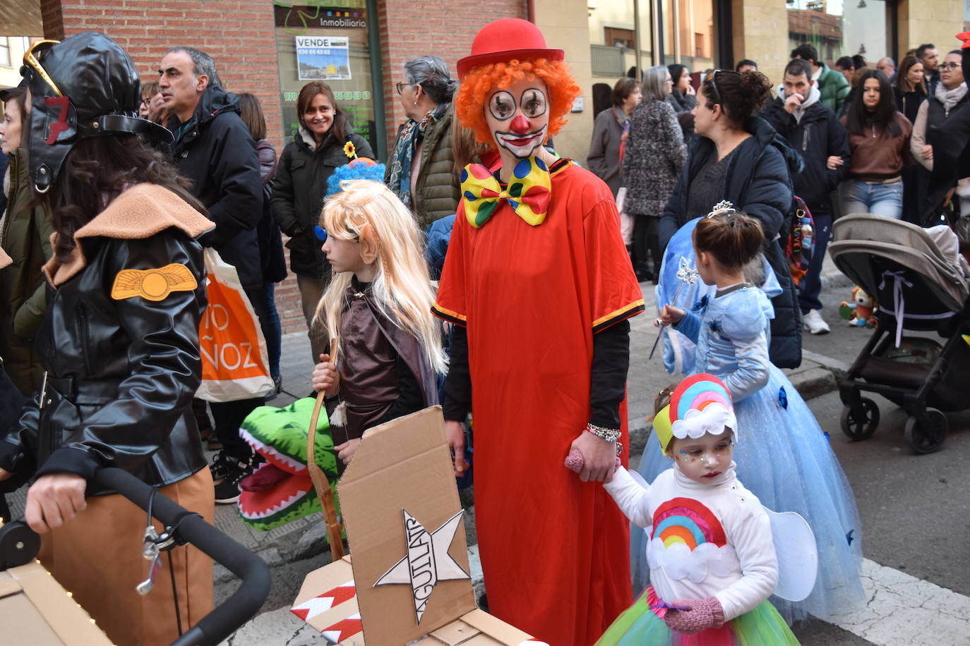 Fotos: Los niños, protagonistas del carnaval de Aguilar este domingo