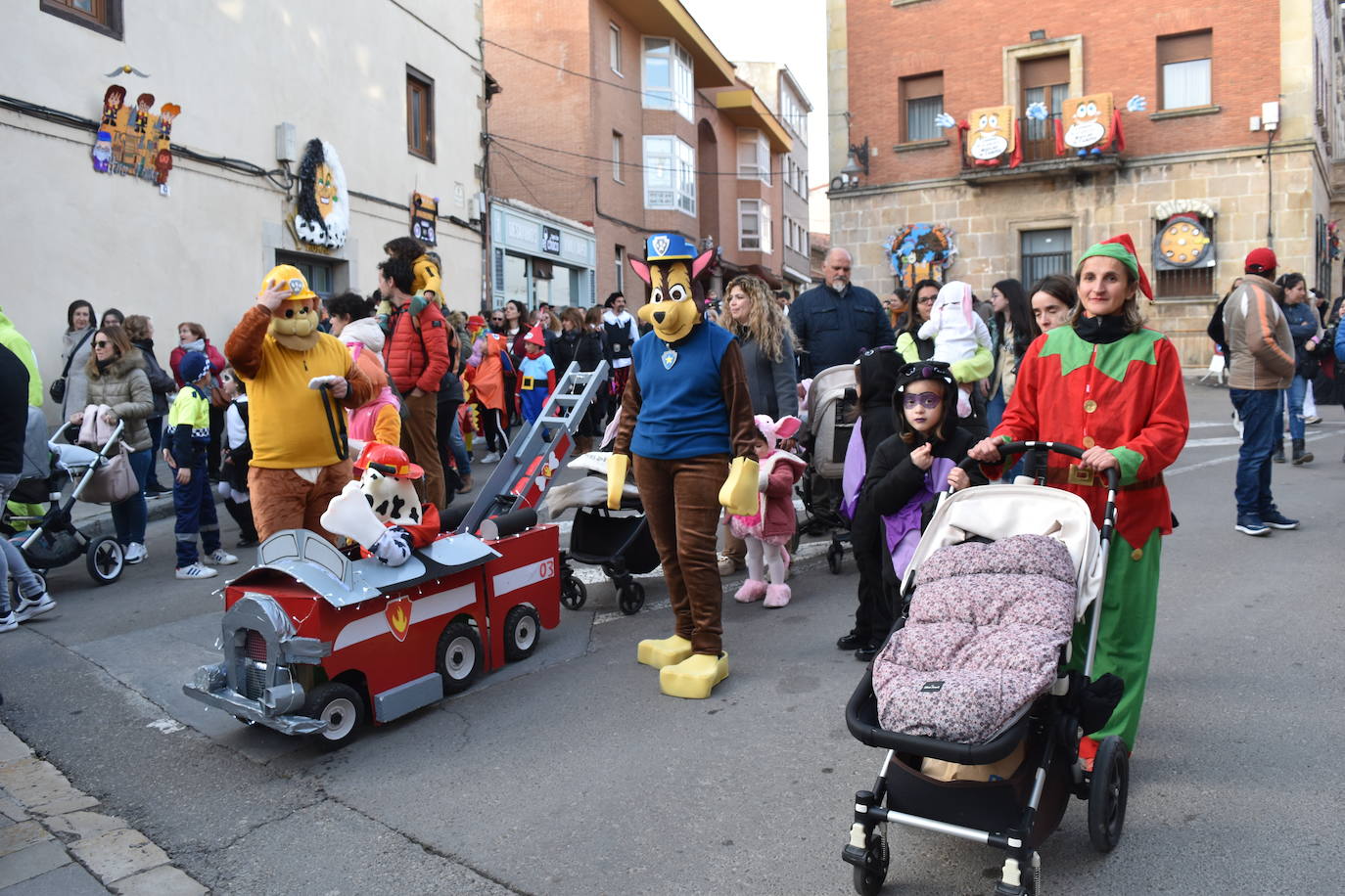 Fotos: Los niños, protagonistas del carnaval de Aguilar este domingo