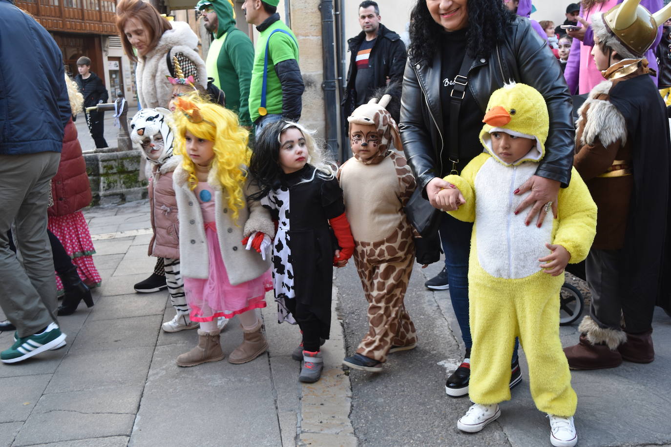 Fotos: Los niños, protagonistas del carnaval de Aguilar este domingo