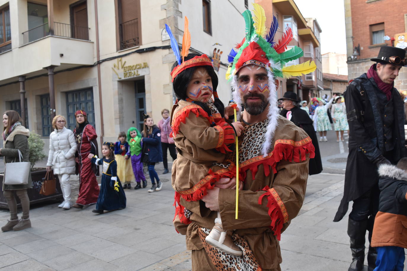 Fotos: Los niños, protagonistas del carnaval de Aguilar este domingo