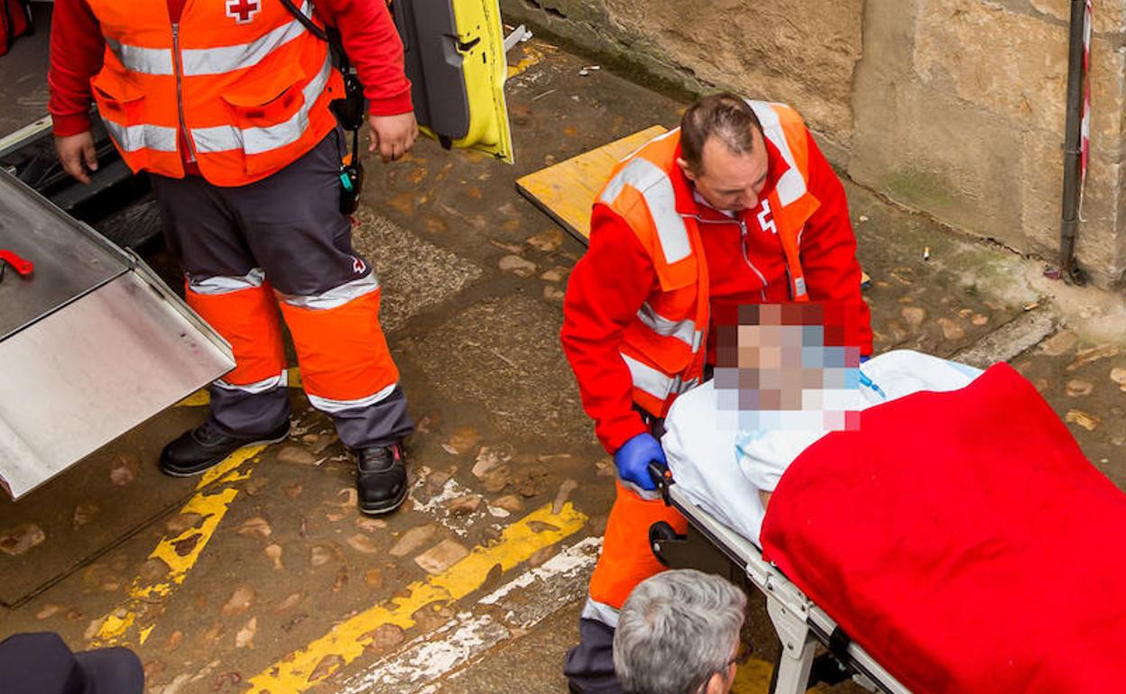 Traslado en ambulancia de Tejero tras su cogida en Ciudad Rodrigo.