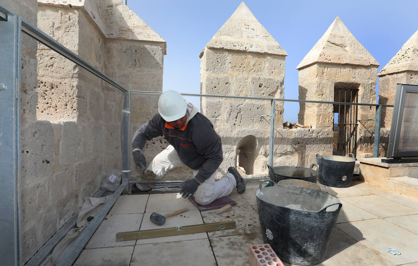 Fotos: El castillo de Monzón se prepara para abrir al turismo