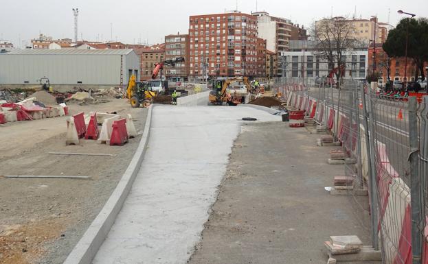 Rampa de acceso a la boca de salida del túnel del lado de la avenida de Segovia. 