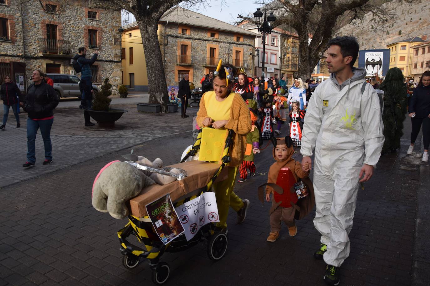 Fotos: Desfile de carnaval en Velilla del Río Carrión